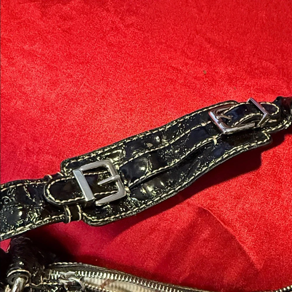 Vintage/early 2000s (Y2K-era) Guess shoulder bag Well Loved / For Repair / AS IS - Picture 5 of 8